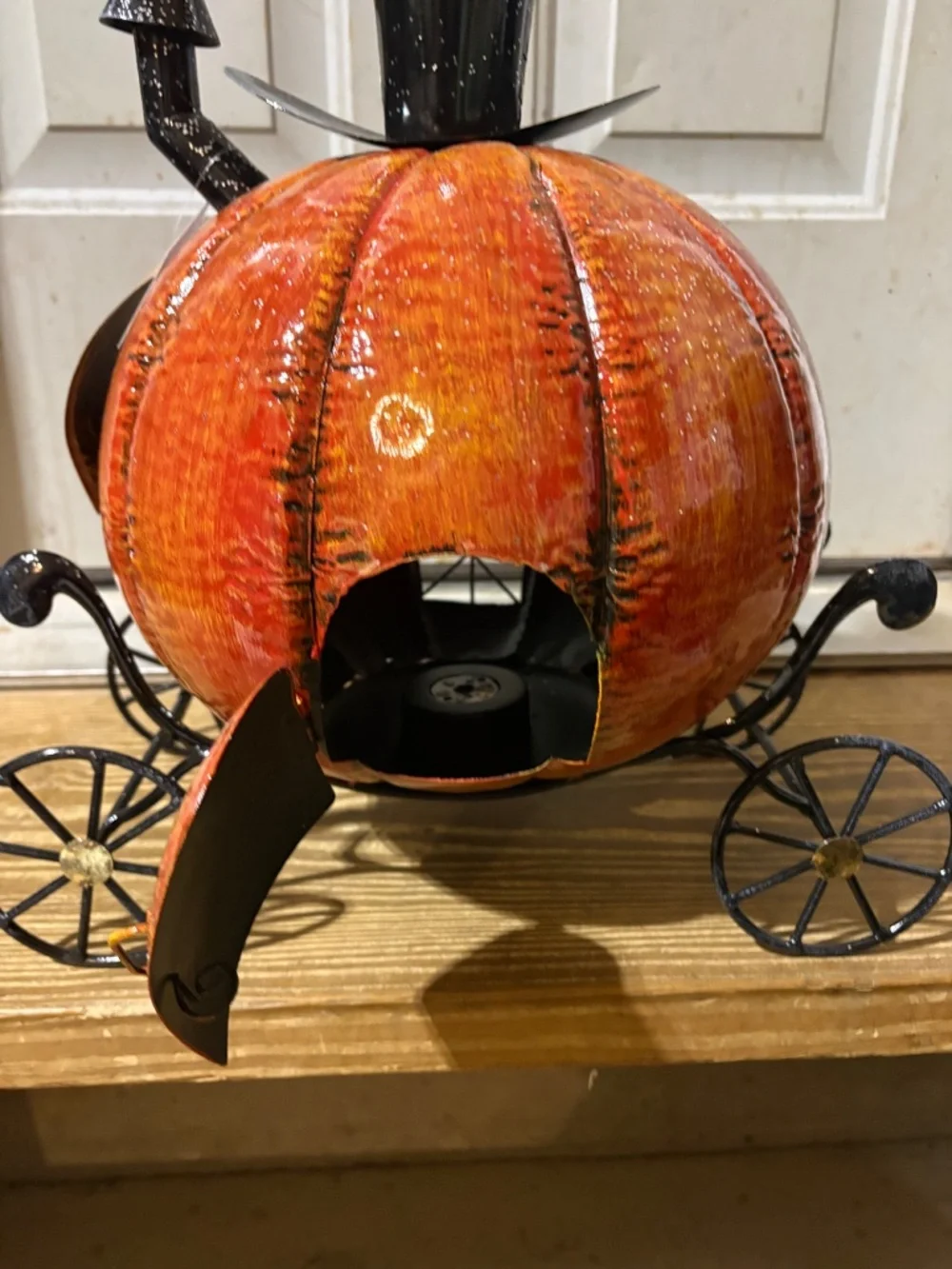 ZAERLTD ONLY ONE ON POSH- METAL PUMPKIN LIGHT UP ON CARRIAGE